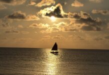 Pic of the week: Sailing into a Seven Mile Beach sunset