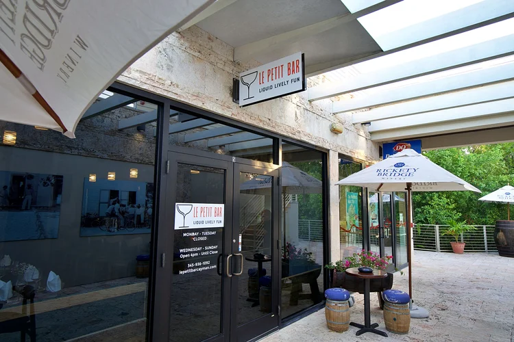 Le Petit Bar