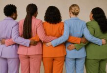 Report: Women outnumber and out-earn men in civil service women